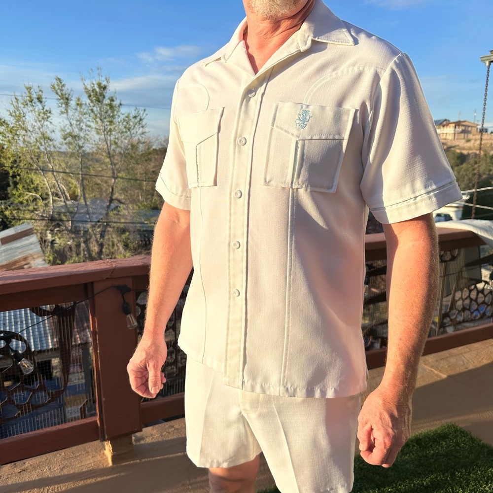 Cream White 100% Autrhtic Vintage 70’s Iolani Hawaii Shirt w/Matching Shorts